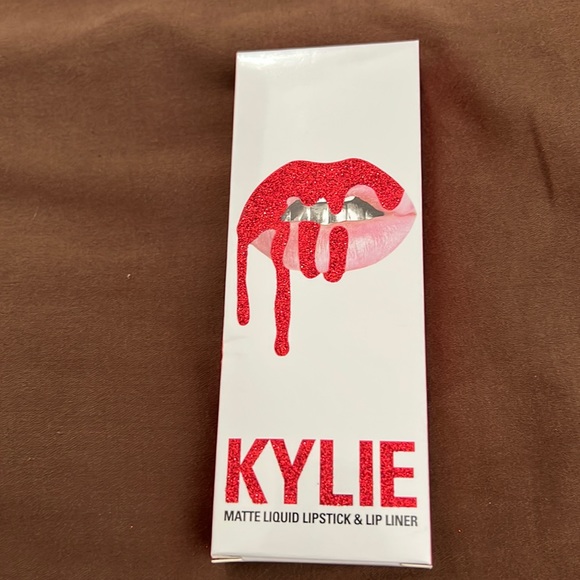 Kylie cosmetics matte liquid lipstick and lip liner - Picture 1 of 4